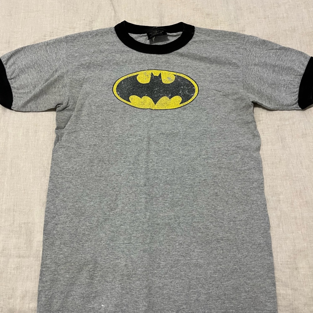 Batman t shirt size small unisex